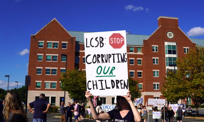 A local mother at a rally outside the Loudoun County Public Schools administration building in Ashburn, Va., on Sept. 13, 2022. (Terri Wu/The Epoch Times)