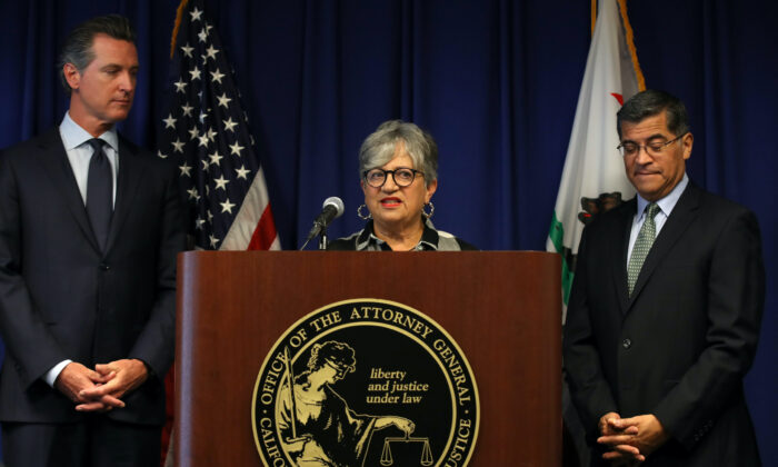 Then-California Air Resources Board Chair Mary Nichols (C) speaks as California attorney general Xavier Becerra (R) and California Gov. Gavin Newsom (L) look on during a news conference in Sacramento on Sept. 18, 2019. (Justin Sullivan/Getty Images)