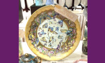 Hong Kong Porcelain Painting Artist Wins Gold Award
