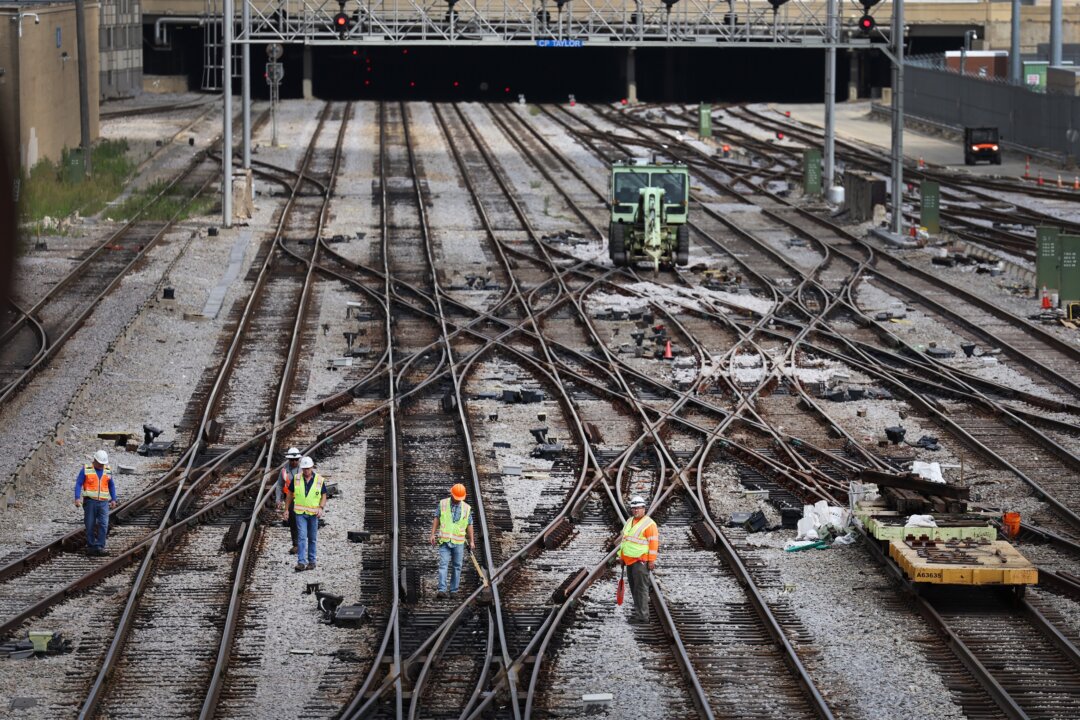 Railroad Union Becomes First to Authorize Strike as Deadline Looms