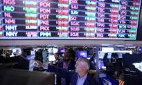 S&P 500 Falls Below 3,900 on Global Slowdown Fears
