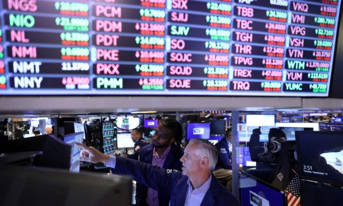 Traders work on the trading floor at the New York Stock Exchange (NYSE) in Manhattan, New York City, U.S., September 13, 2022. REUTERS/Andrew Kelly