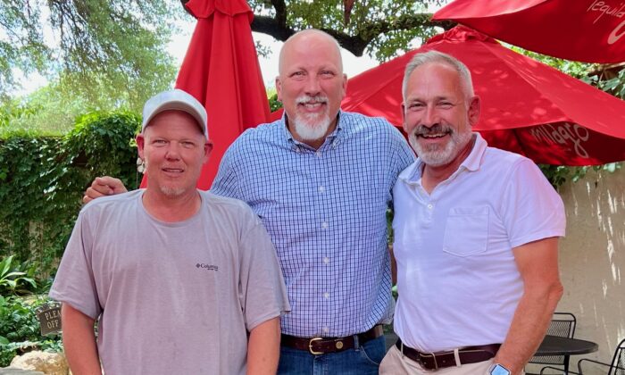 Scott Smith (L) and Jon Tigges (R) with Rep. Chip Roy (R-Texas) in Austin, Texas, on Aug. 24, 2022. (Courtesy of Jon Tigges)