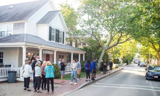 Texas Woman Added in Lawsuit Against DeSantis for Flying Immigrants to Martha’s Vineyard