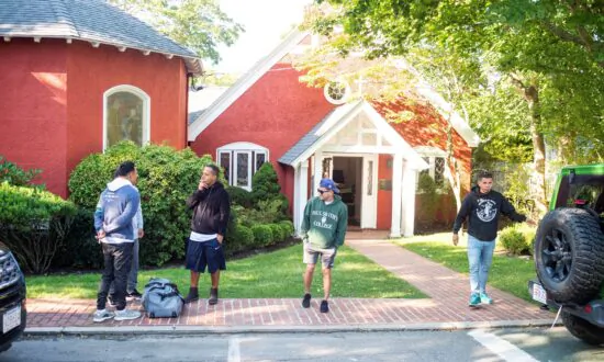 Texas Sheriff Launches Probe Into ‘Suspected Activities’ After Flights to Martha’s Vineyard