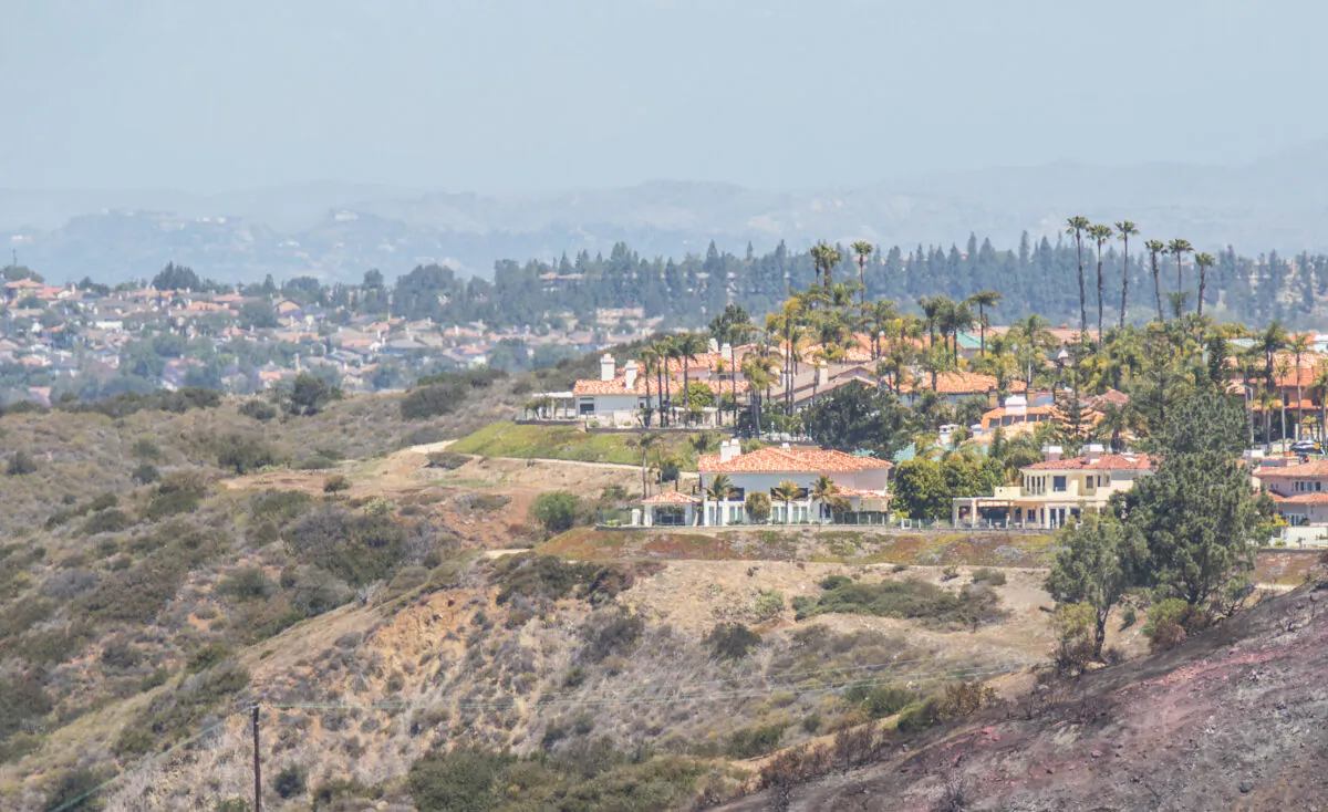 A neighborhood stretches to the edge of Laguna Niguel, Calif., on May 13, 2022 (John Fredricks/The Epoch Times)