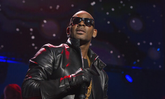Singer R. Kelly performs during the 2013 Z100 Jingle Ball in New York on Dec. 13, 2013. (Lucas Jackson/Reuters)