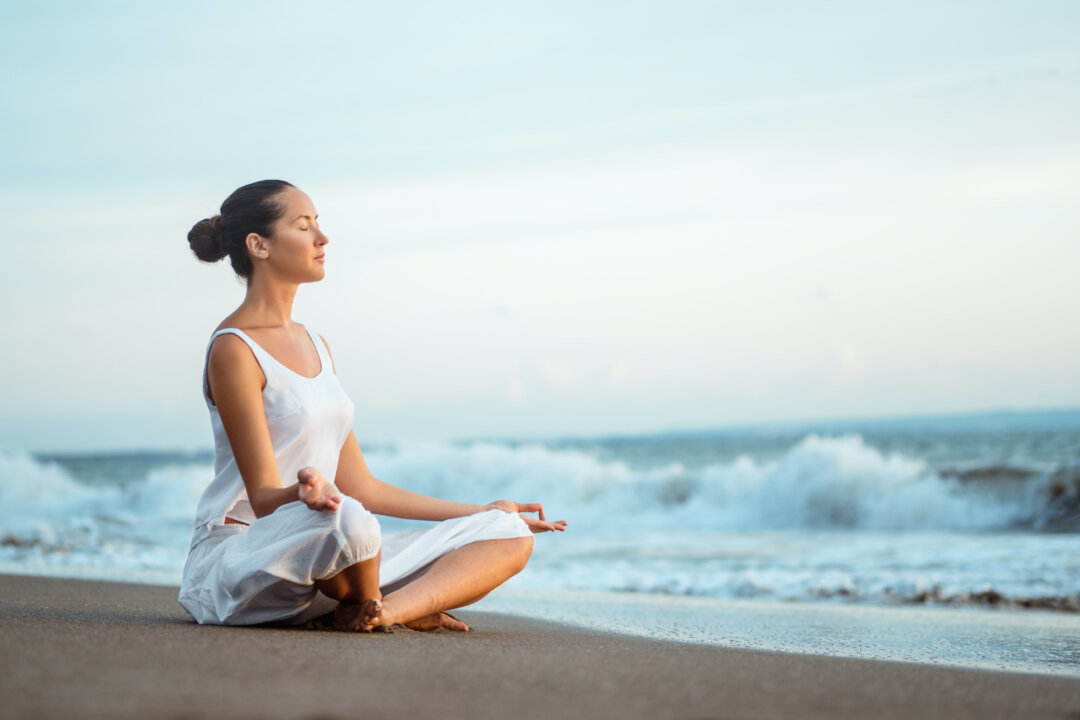 Proximate causes of cancer, such as stress, immune dysfunction, and poor nutrition, can inhibit our body from self-healing.(AboutLife/Shutterstock)