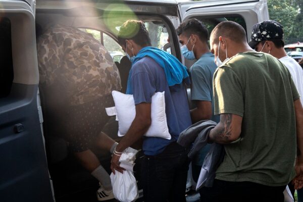 Illegal Immigrants Arrive Outside Kamala Harris’s Home; Tentative Deal Made to Avoid Rail Strike: NTD News Today