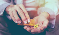 Many Older Adults Use Meds to Block Arthritis Pain
