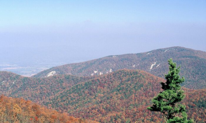 The Rocky Mountains. (Shenandoah National Park from Virginia/Flickr, Public Domain)
