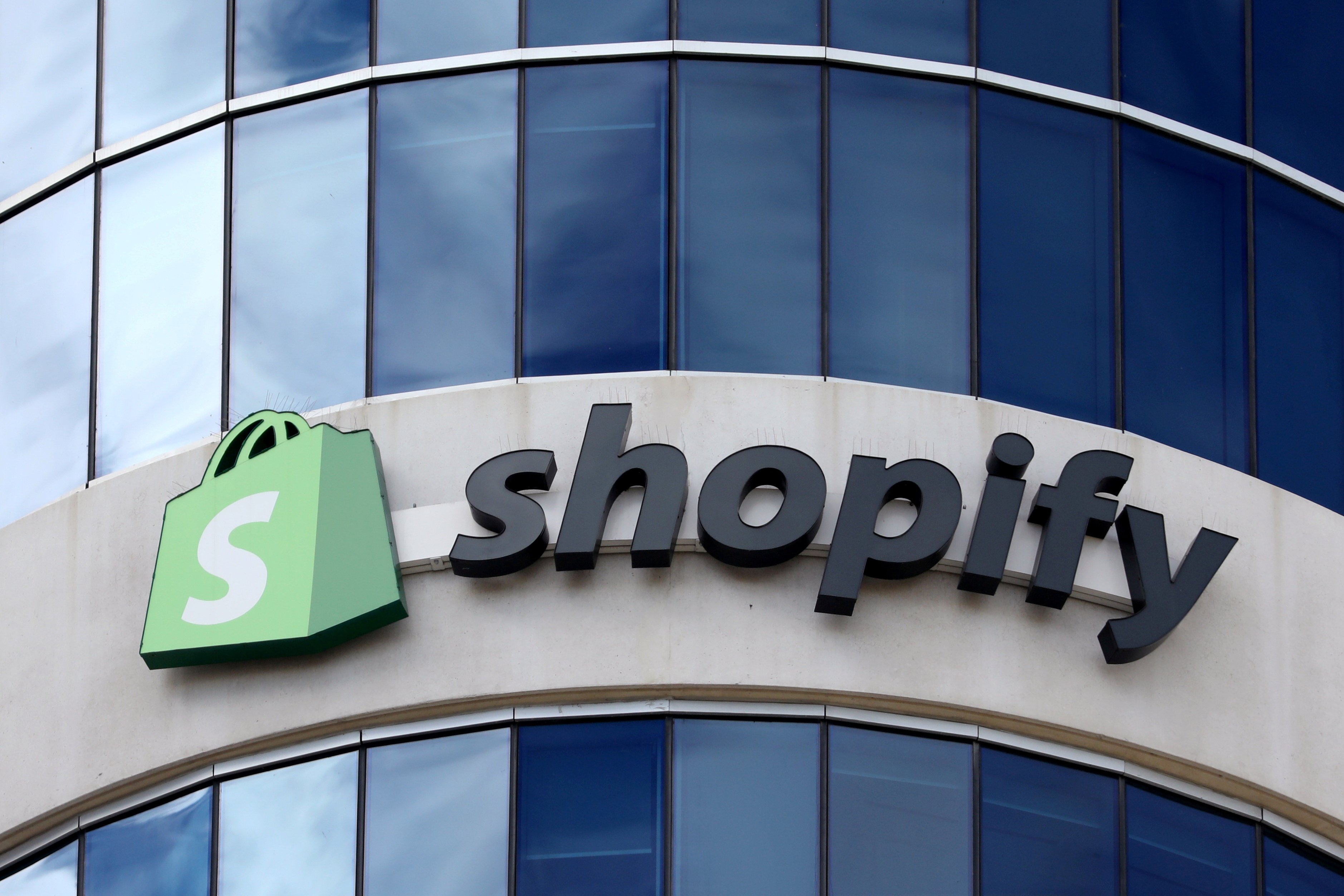 Shopify Offers Workers Greater Say in Compensation Structure to Attract Talent - Vimarsana News