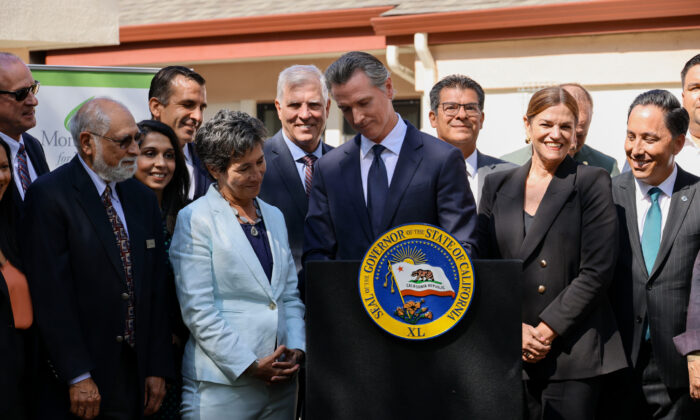 Governor Gavin Newsom signs CARE (Community Assistance, Recovery, and Empowerment) Court into law alongside state and local leaders and stakeholders in San Jose, Calif., on Sept. 14, 2022. (Courtesy of Office of Governor Gavin Newsom)