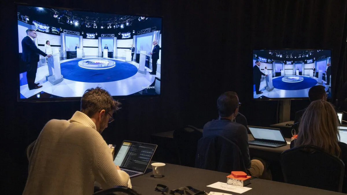 Reporters listen to the Quebec election leaders’ debate in Montreal on Sept. 15, 2022. (The Canadian Press/Paul Chiasson)