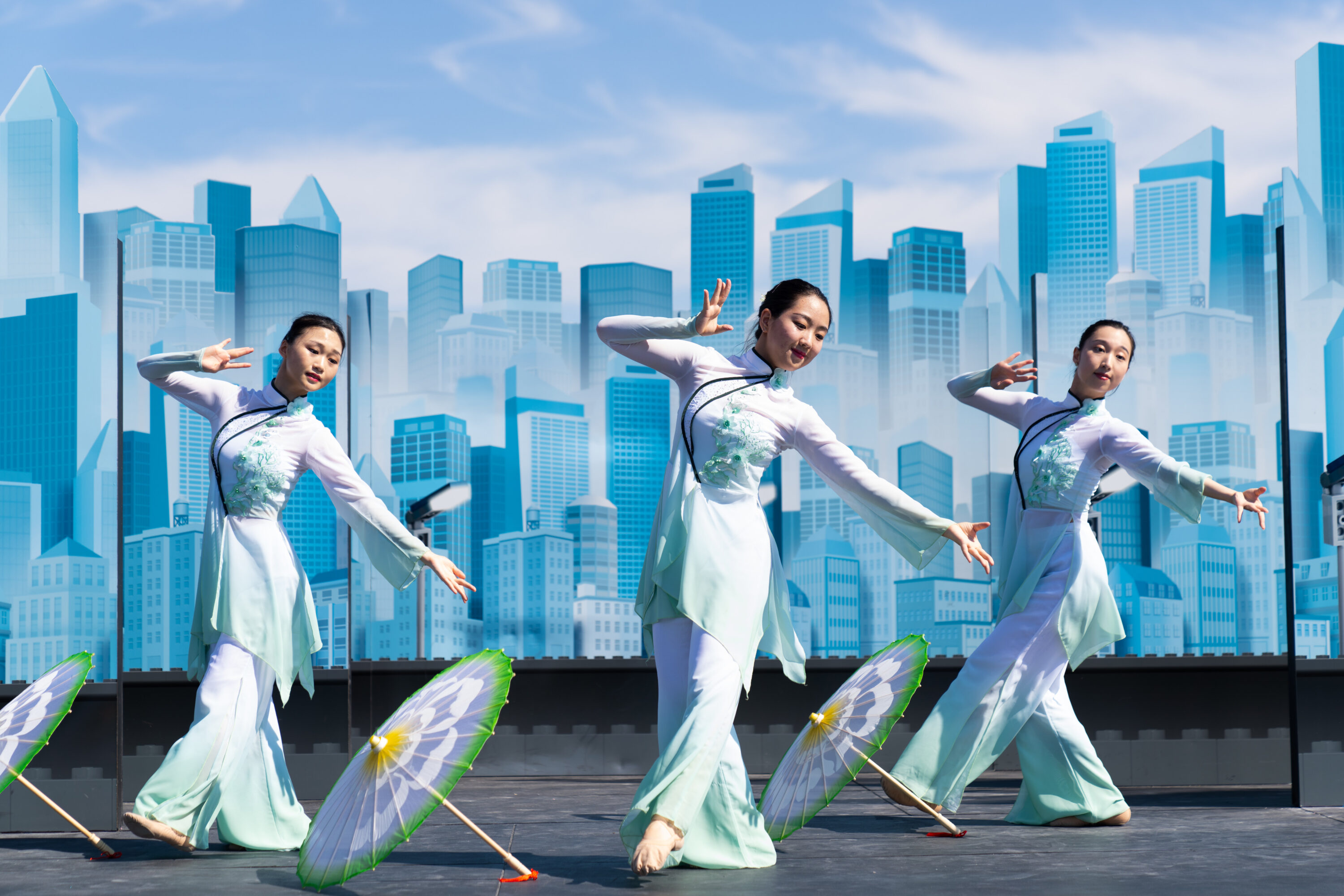 Fei Tian College Dancers Spark Appreciation for Beauty at LEGOLAND New York 'Celebration of the Arts' - Vimarsana News