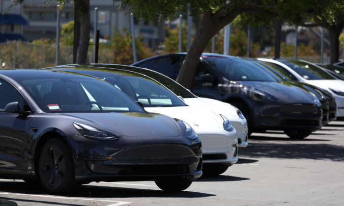 Brand-new Tesla cars sit in a parking lot at a Tesla showroom location in Corte Madera, Calif., on June 27, 2022. (Justin Sullivan/Getty Images)