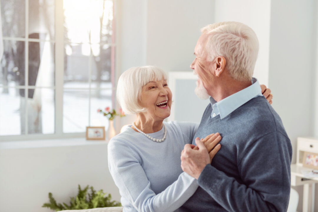 One way to stay in love, among many, is to grow in the same direction. Keep sharing your interests and ideas so you can share the same pool of ideas and inspiration.(Dmytro Zinkevych/Shutterstock)