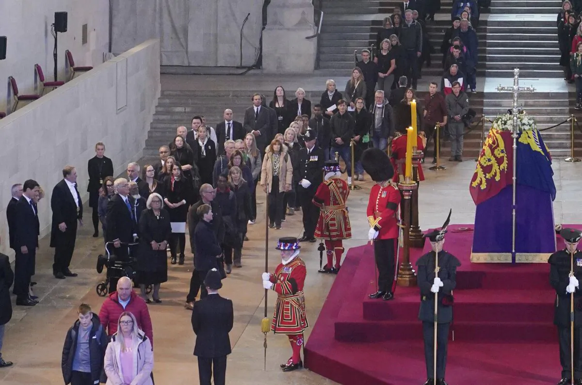 Prime Minister of Canada, Justin Trudeau, left by the wall, and members of the public file past the coffin of Queen Elizabeth II at the Palace of Westminster, in London, Sept. 17, 2022. (The Canadian Press/AP-POOL, Yui Mok)