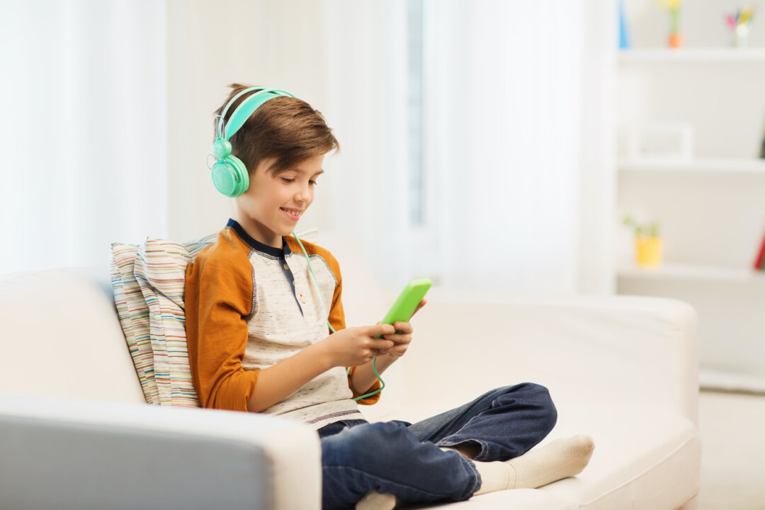Only about 1 in 4 U.S. kids get the recommended hour a day of physical activity.(Ground Picture/Shutterstock)