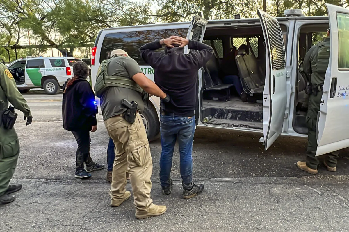 Border Patrol agents take into custody several illegal immigrants who were being smuggled from the U.S.–Mexico border to San Antonio, in Brackettville, Texas, on Aug. 26, 2022. (Charlotte Cuthbertson/The Epoch Times)