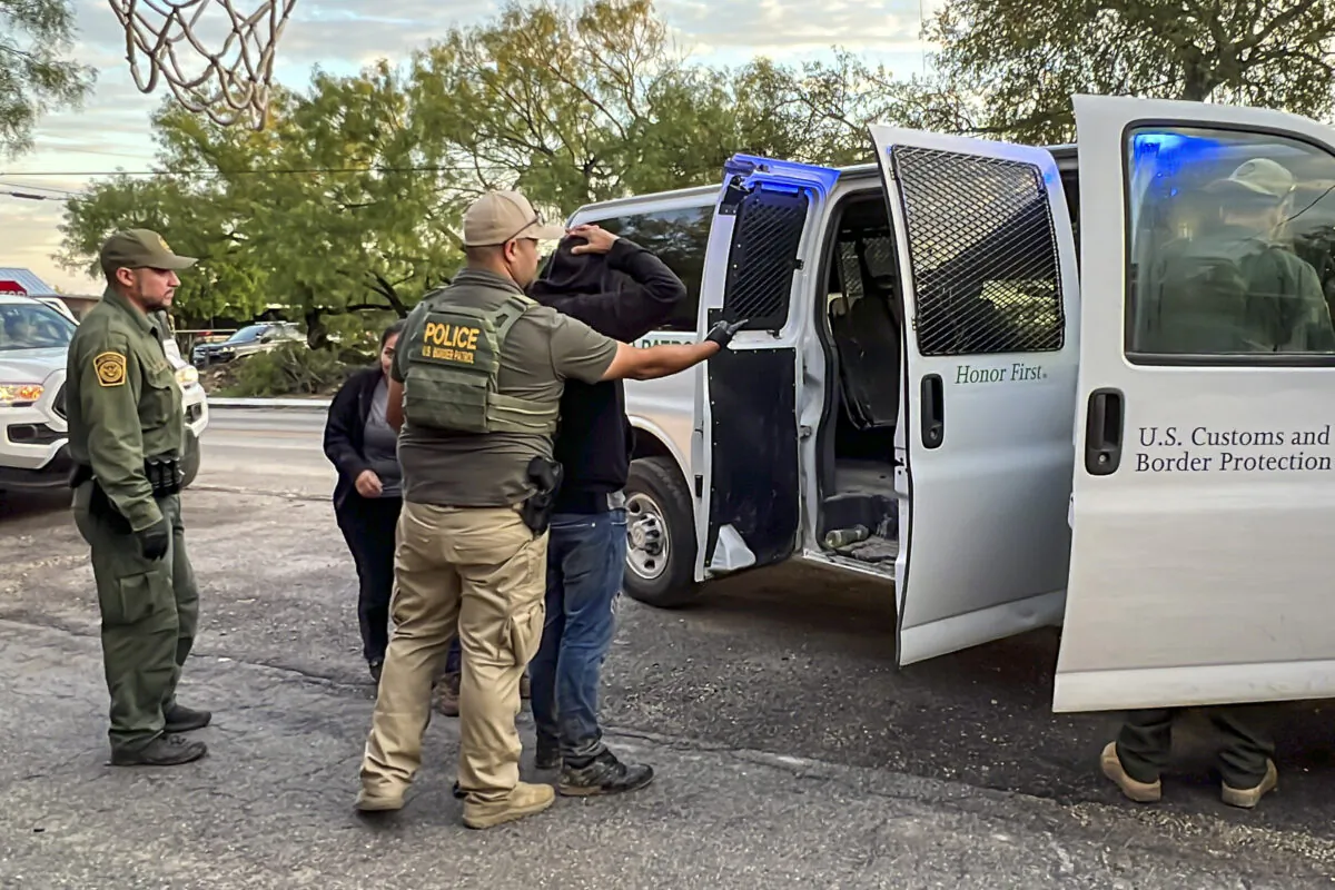 Border Patrol agents take into custody several illegal immigrants who were being smuggled from the U.S.–Mexico border to San Antonio, in Brackettville, Texas, on Aug. 26, 2022. (Charlotte Cuthbertson/The Epoch Times)