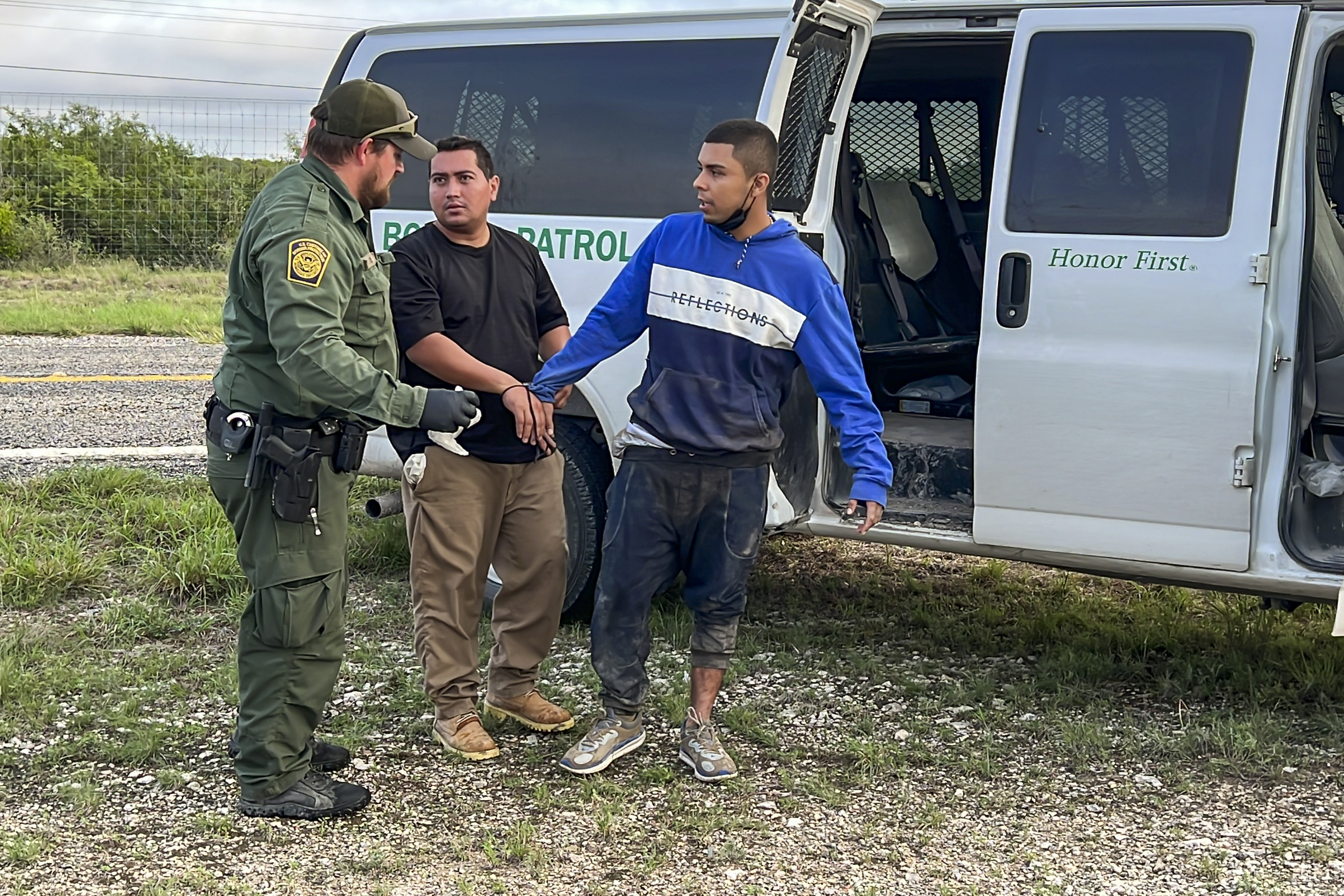 US-Mexico Border Arrests Top 2 Million in a Year for the First Time in History - Vimarsana News