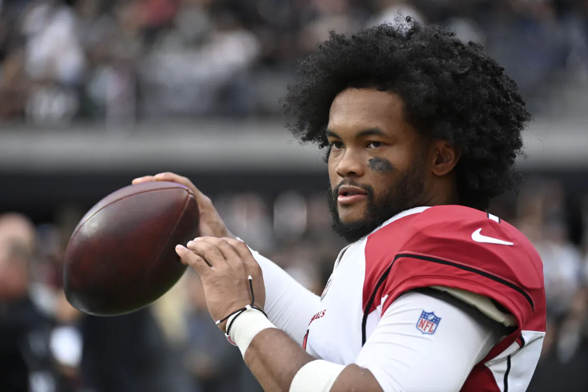 Arizona Cardinals quarterback Kyler Murray warms up on the sideline during the first half of an NFL football game against the Las Vegas Raiders in Las Vegas on Sept. 18, 2022. (David Becker/AP Photo)