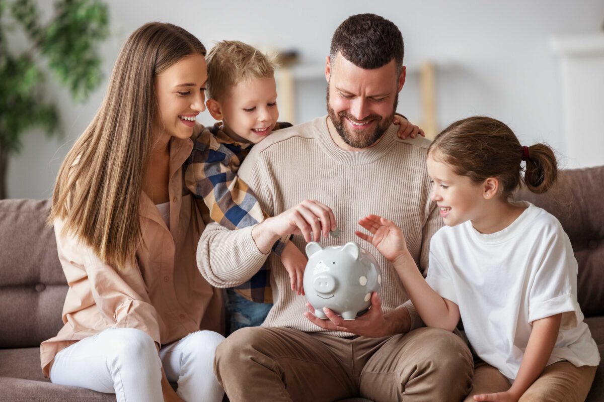 You can teach your kids to have a balanced and healthy view of money by setting an example. (Evgeny Atamanenko/Shutterstock)