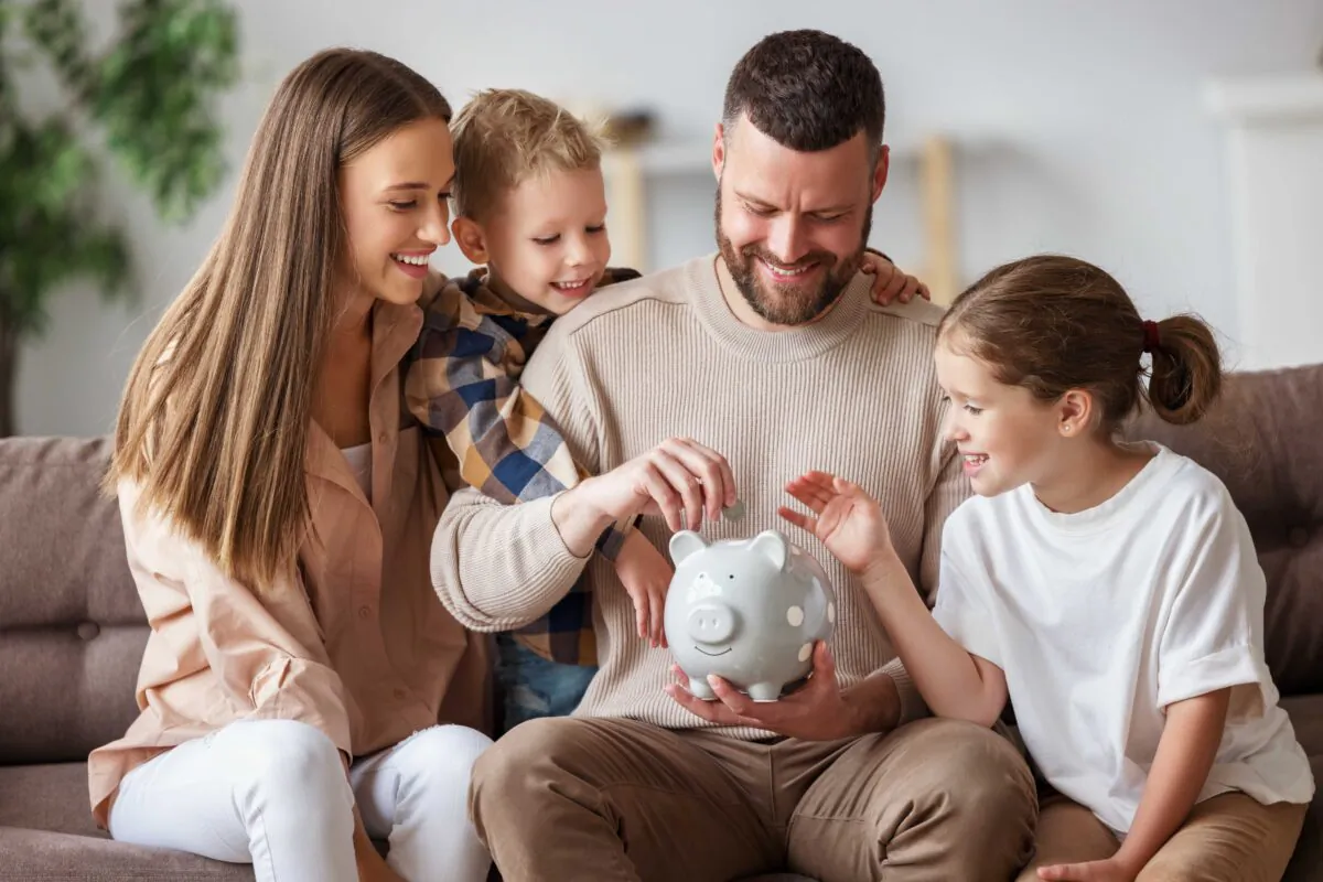 You can teach your kids to have a balanced and healthy view of money by example. (Evgeny Atamanenko/Shutterstock)