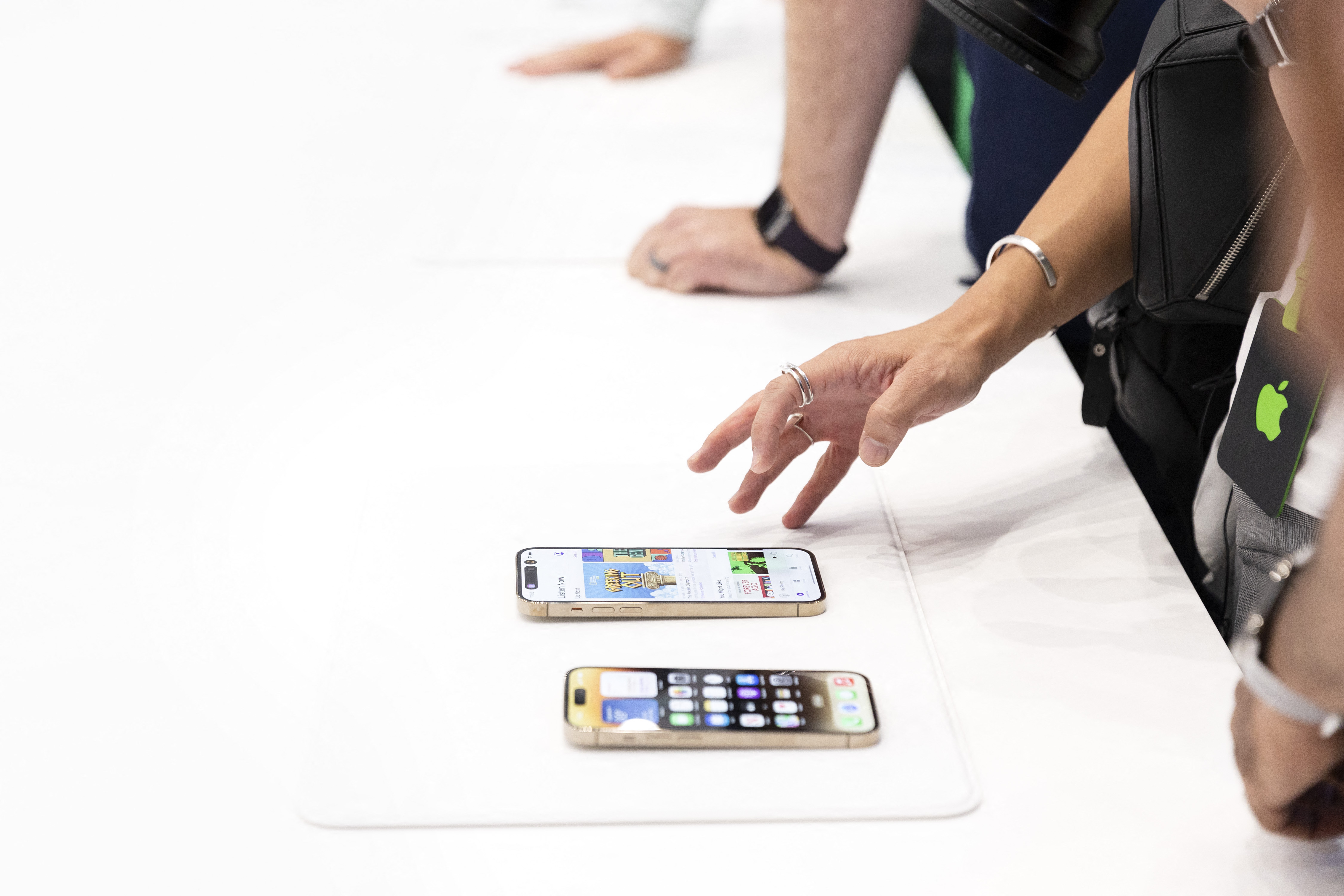 Woah? Apple iPhone 14 Crash Detection Activates on Roller Coasters - Vimarsana News