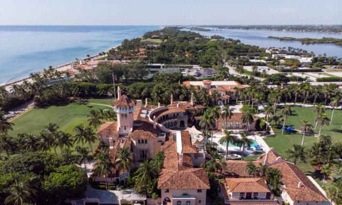 An aerial view of former U.S. President Donald Trump's Mar-a-Lago home after FBI agents raided it, in Palm Beach, Fla., on Aug. 15, 2022. (Marco Bello/Reuters)