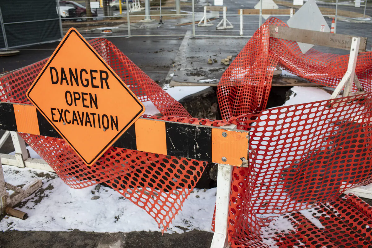 A 23-metre deep sinkhole is shown in Edmonton on Oct. 20, 2020. (Amber Bracken/The Canadian Press)