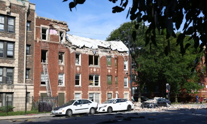 Fire crews respond to the scene of an explosion inside a building in Chicago on Sept. 20, 2022. (Anthony Vazquez/Chicago Sun-Times via AP)