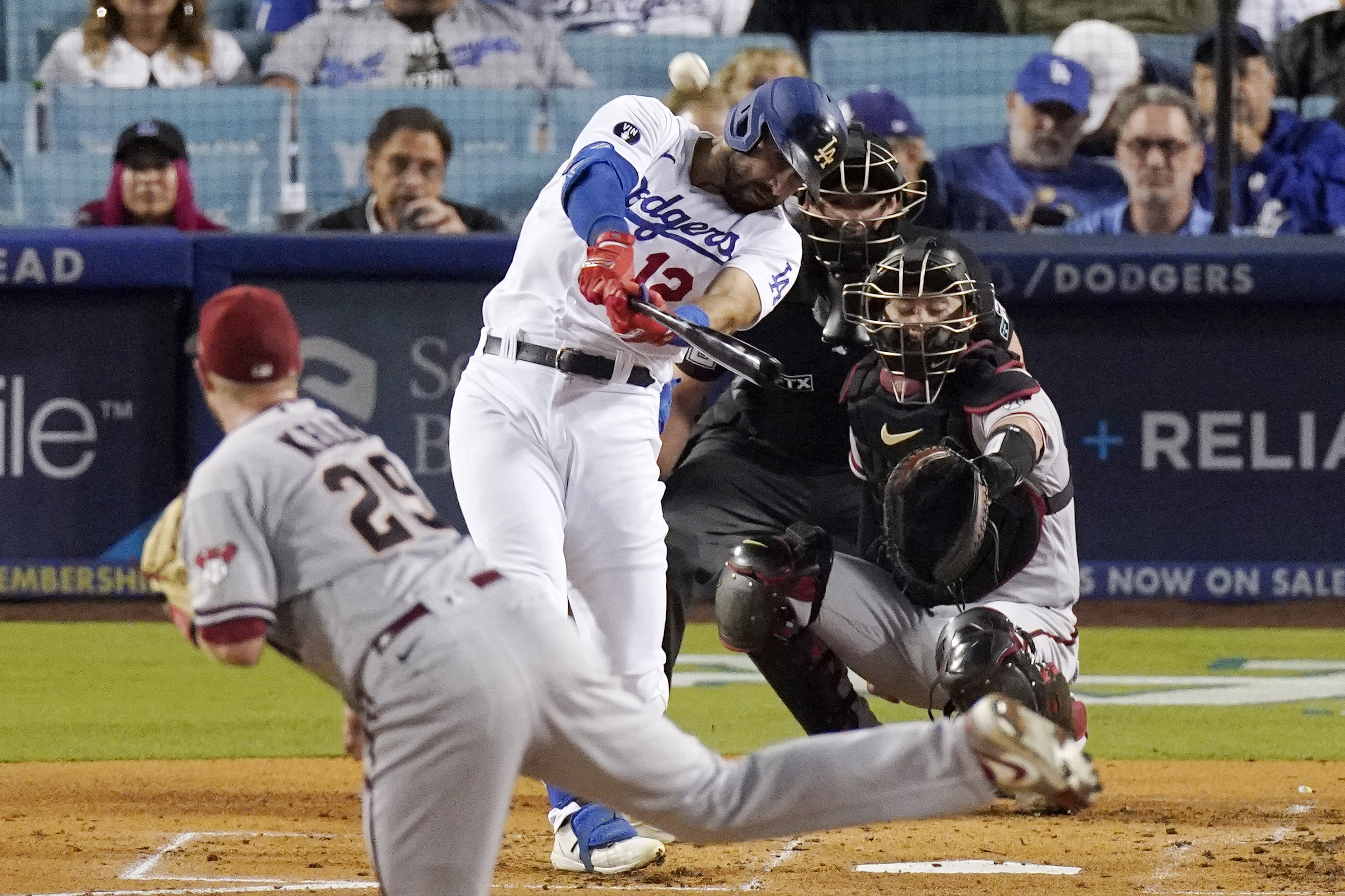 Kershaw Ks 10, Dodgers beat Diamondbacks 5-2