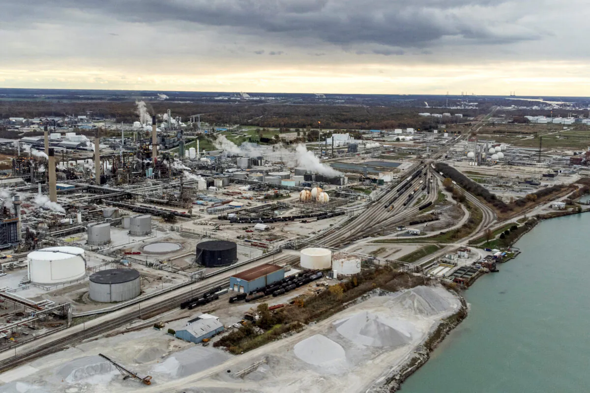 The Imperal Oil refinery, one of many facilities in Canada's "Chemical Valley" in Sarnia, Ontario, Canada, on Nov. 3, 2021. (Nick Iwanyshyn/Reuters)