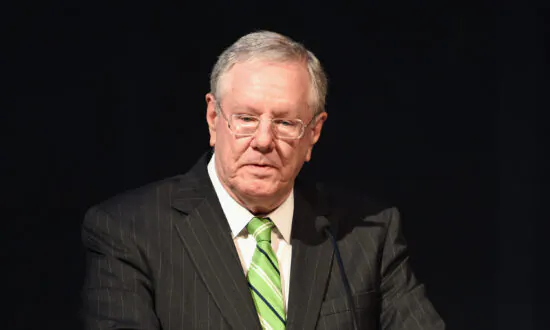 Steve Forbes Warns US Economy Will See ‘Turbulence’ in 2024