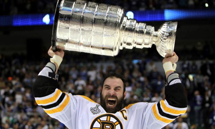 Boston Bruins' Zdeno Chara, of Slovakia, hoists the cup following the Bruins' 4-0 win over the Vancouver Canucks in Game 7 of the NHL hockey Stanley Cup Finals in Vancouver, British Columbia, on June 15, 2011. (The Canadian Press/Jonathan Hayward/AP Photo)