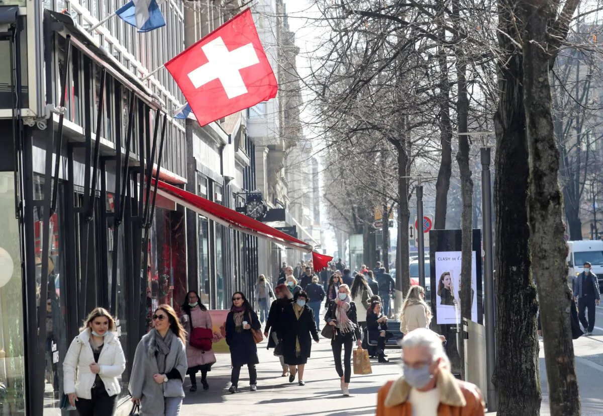 Shoppers walk along the street after the Swiss government relaxed some of its COVID-19 restrictions at the Bahnhofstrasse shopping street in Zurich, Switzerland, on March 1, 2021. (Arnd Wiegmann/Reuters)