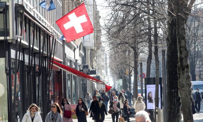Shoppers walk along the street after the Swiss government relaxed some of its COVID-19 restrictions at the Bahnhofstrasse shopping street in Zurich, Switzerland, on March 1, 2021. (Arnd Wiegmann/Reuters)