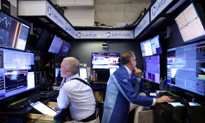 Traders work on the trading floor at the New York Stock Exchange (NYSE) in Manhattan, New York City on Sept.13, 2022. (Andrew Kelly/Reuters)