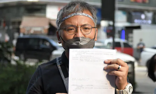 Chairman of Hong Kong Journalists Association Accused of ‘Obstructing Police Work,’ Due to Appear in Court