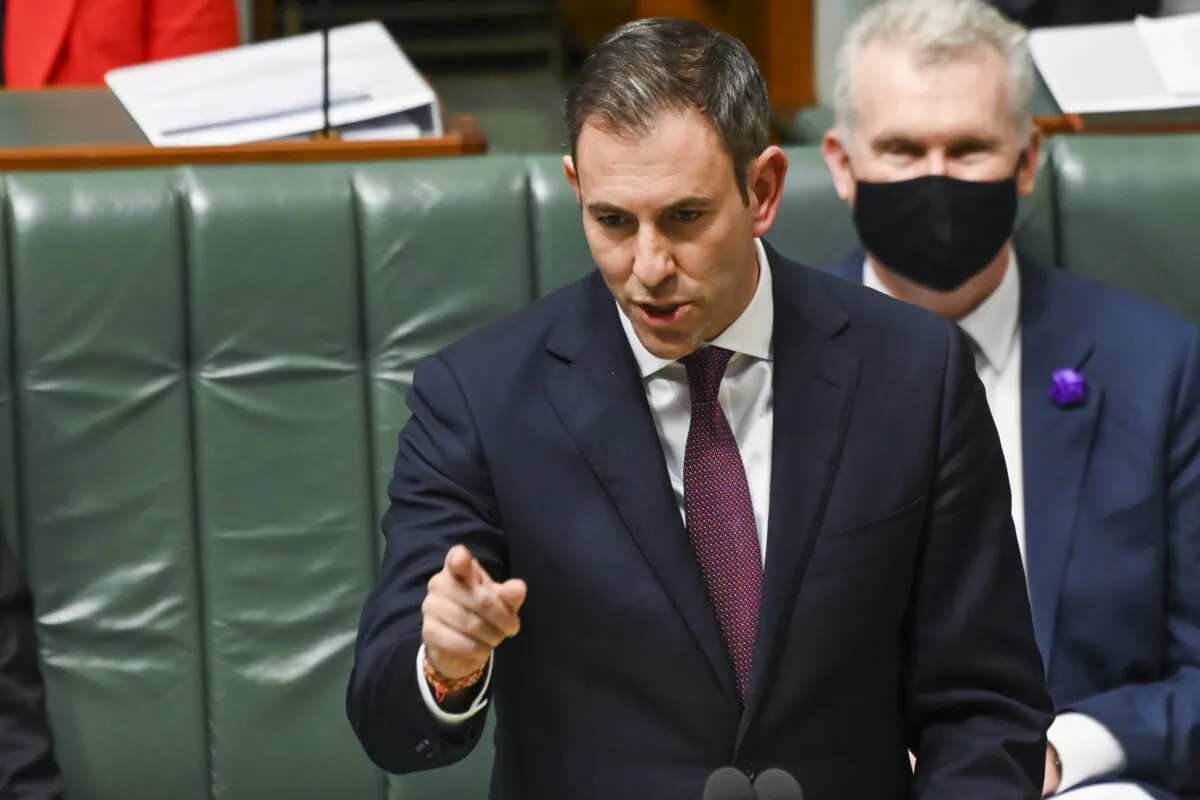 Australian Federal Treasurer Jim Chalmers speaks at Parliament House in Canberra, Australia, on July 28, 2022. (Martin Ollman/Getty Images)