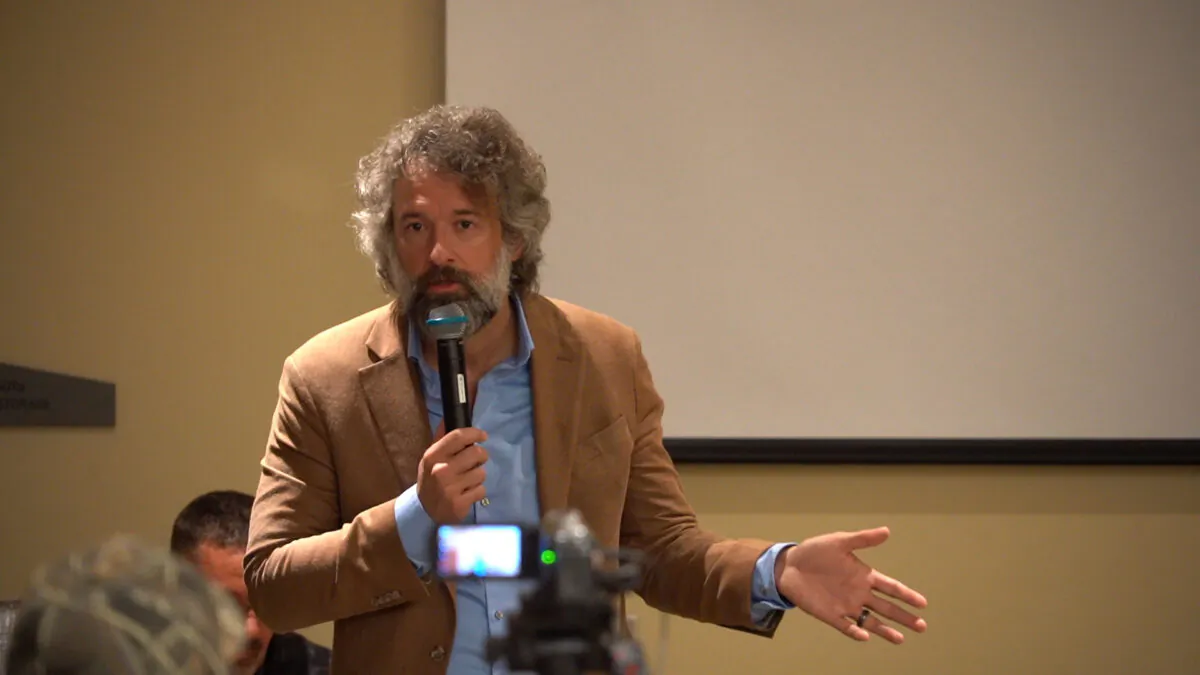 Former law professor and prosecutor David Clements talks about election integrity and voting anomalies found in the 2020 presidential election during a presentation given in Haverford, Pa., on Sept. 16, 2022. (William Huang/The Epoch Times)