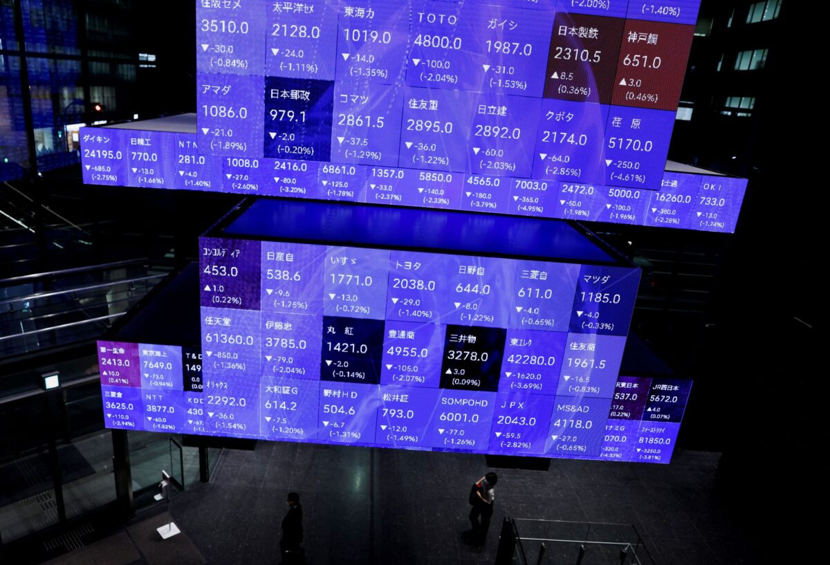 NextImg:Shares Slip, Bond Yields Hit Multi-Year Highs on Inflation Fears
