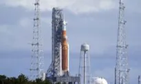 NASA Tries Fueling Moon Rocket in Test, but Leak Reoccurs