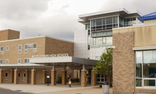 Middletown District Continues Cell Phone Restriction Policy in New School Year