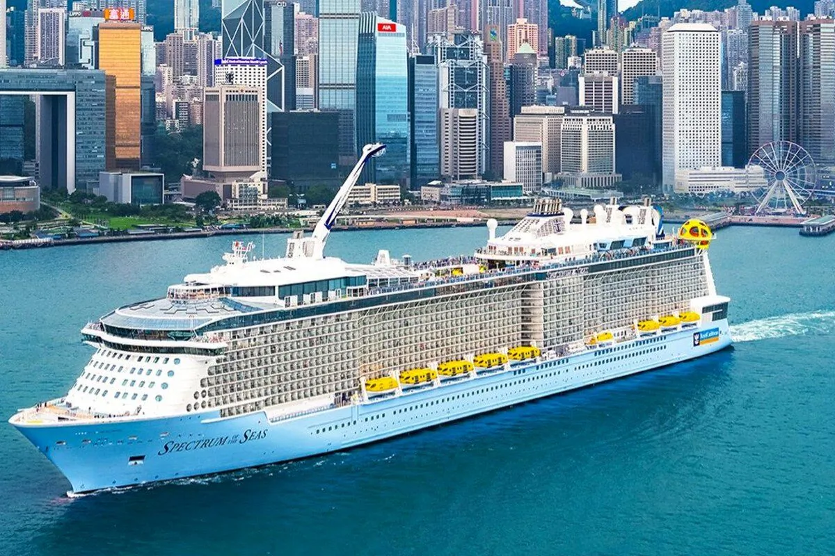 The tourism industry concerned the Royal Caribbean International may give up relaunching the cruise plans in Hong Kong. (FB of Royal Caribbean International )