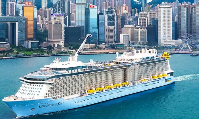 The tourism industry concerned the Royal Caribbean International may give up relaunching the cruise plans in Hong Kong. (FB of Royal Caribbean International )