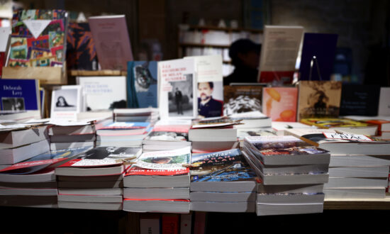 France Sets Delivery Fee for Online Book Sales to Help Stores Compete With Amazon