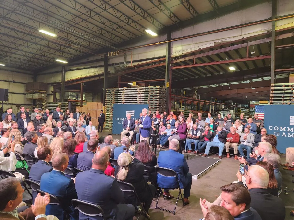 House Republicans across the nation joined House Minority Leader Kevin McCarthy (R - Ca.) for the unveiling of the "Commitment to America" on Sept. 22 in Monongahela, Pennsylvania. (Jeff Louderback/The Epoch Times)